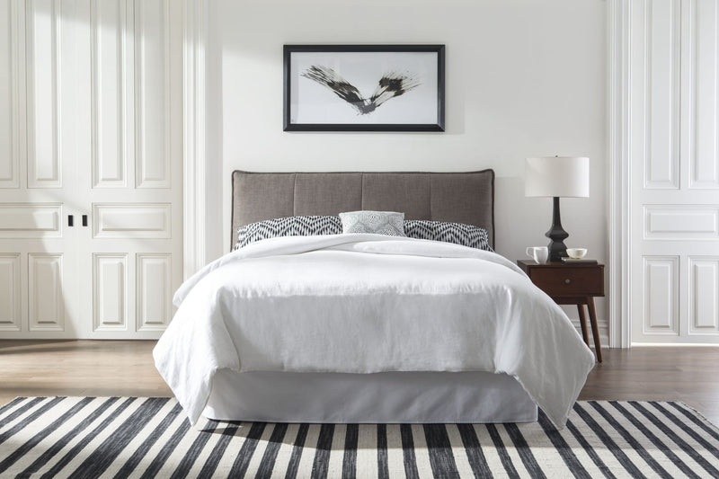 Adona California King-Size Upholstered Platform Bed in Dolphin Linen (2026)