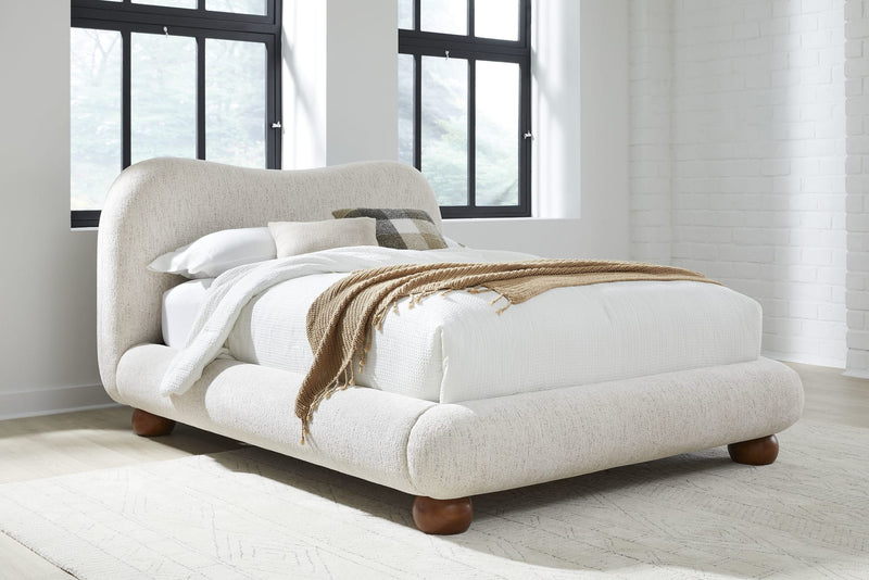 Afra King-size Chenille Upholstered Wood Leg Platform Bed in Chinchilla