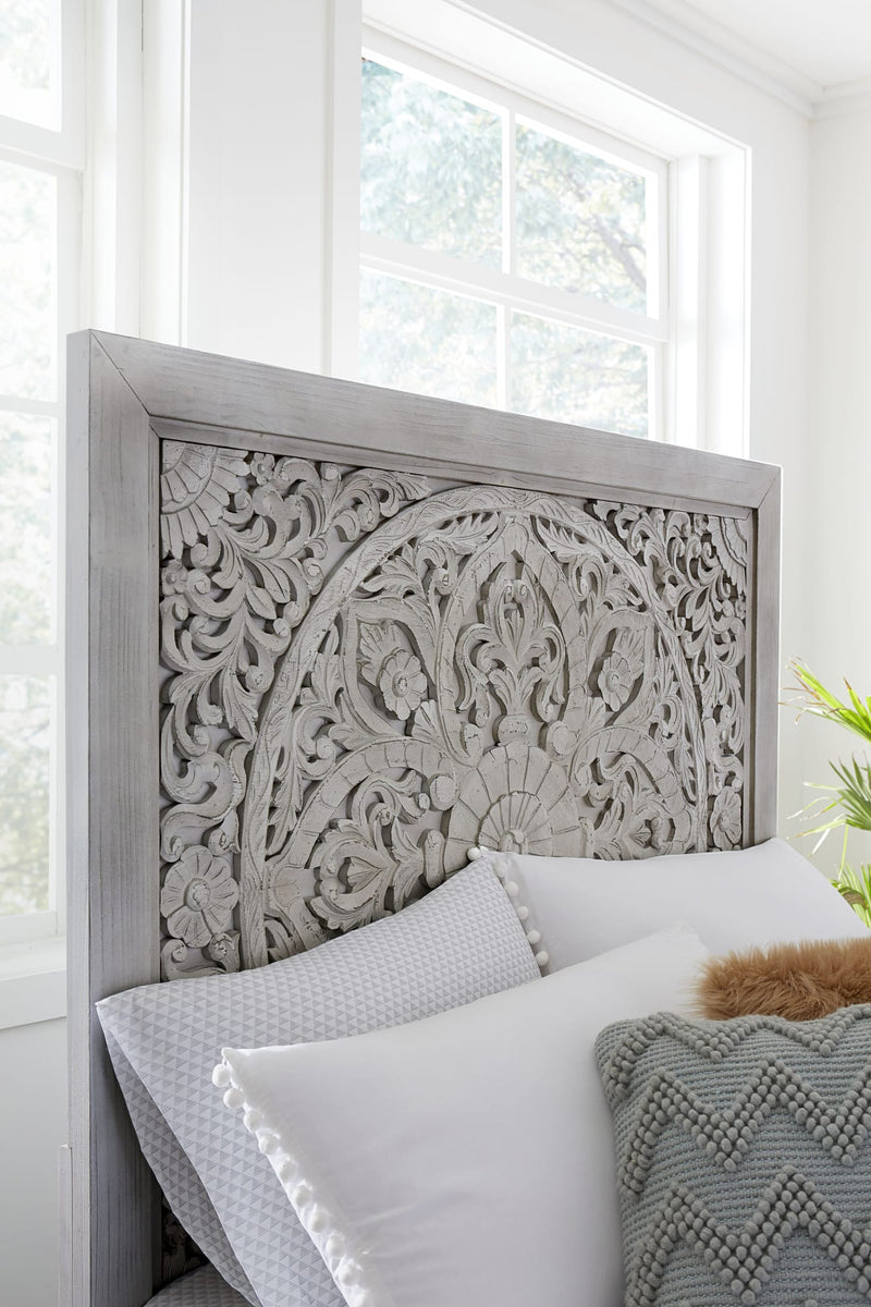 Boho Chic Queen-Size Bed in Washed White