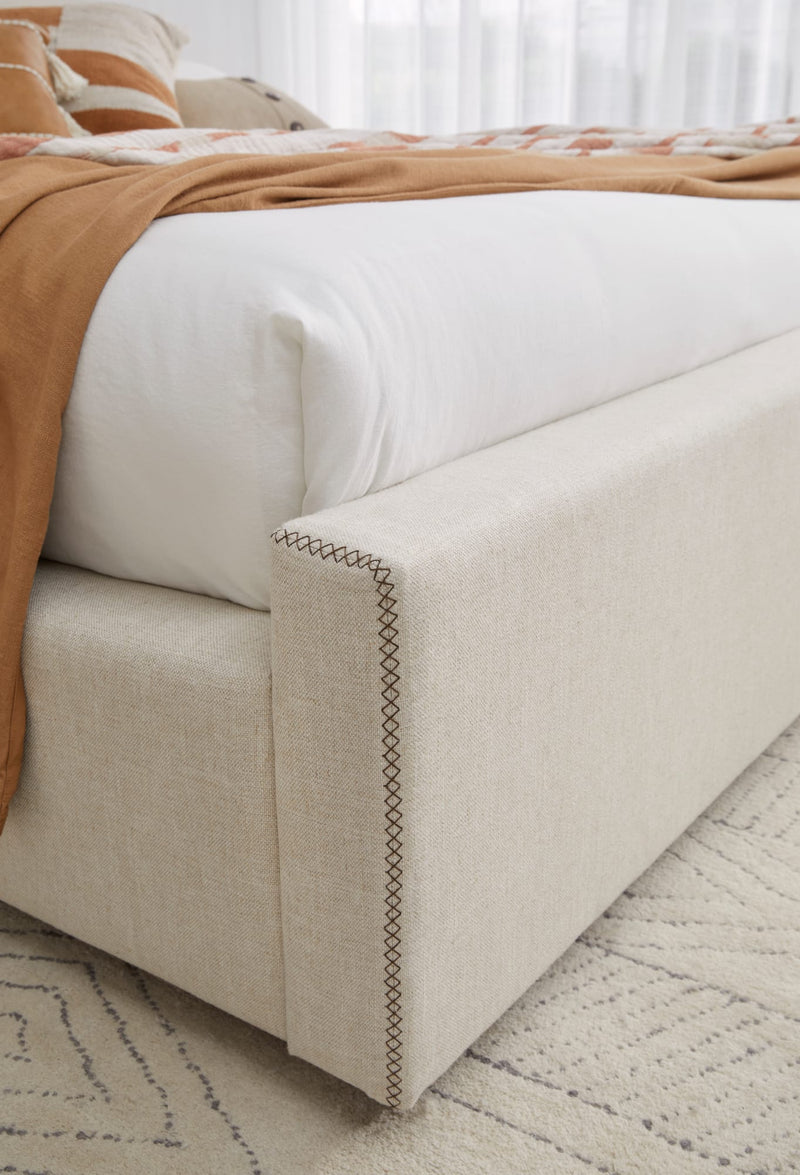 Louis Queen-size Upholstered Platform Bed in Natural Linen (2026)