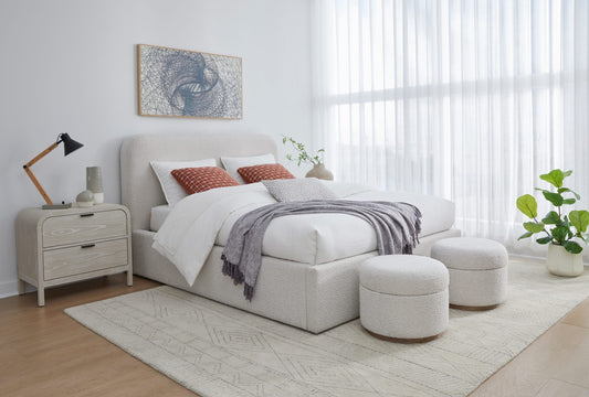 Off-White King-size Upholstered Platform Bed in Ricotta Boucle (2026)