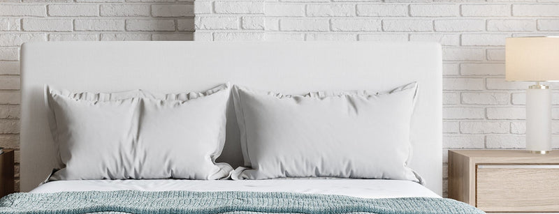 One Queen-size Upholstered Footboard Storage Bed in Pearl (2026)