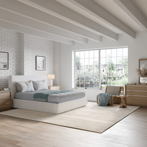 One Queen-size Upholstered Footboard Storage Bed in Pearl (2026)