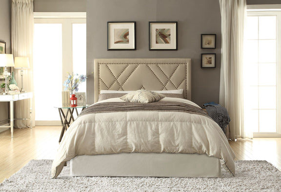 Vienne Full-size Nailhead Patterned Platform Storage Bed in Powder