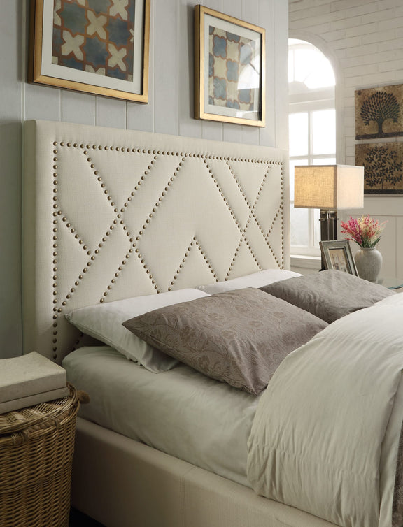 Vienne Full-size Nailhead Patterned Platform Storage Bed in Powder