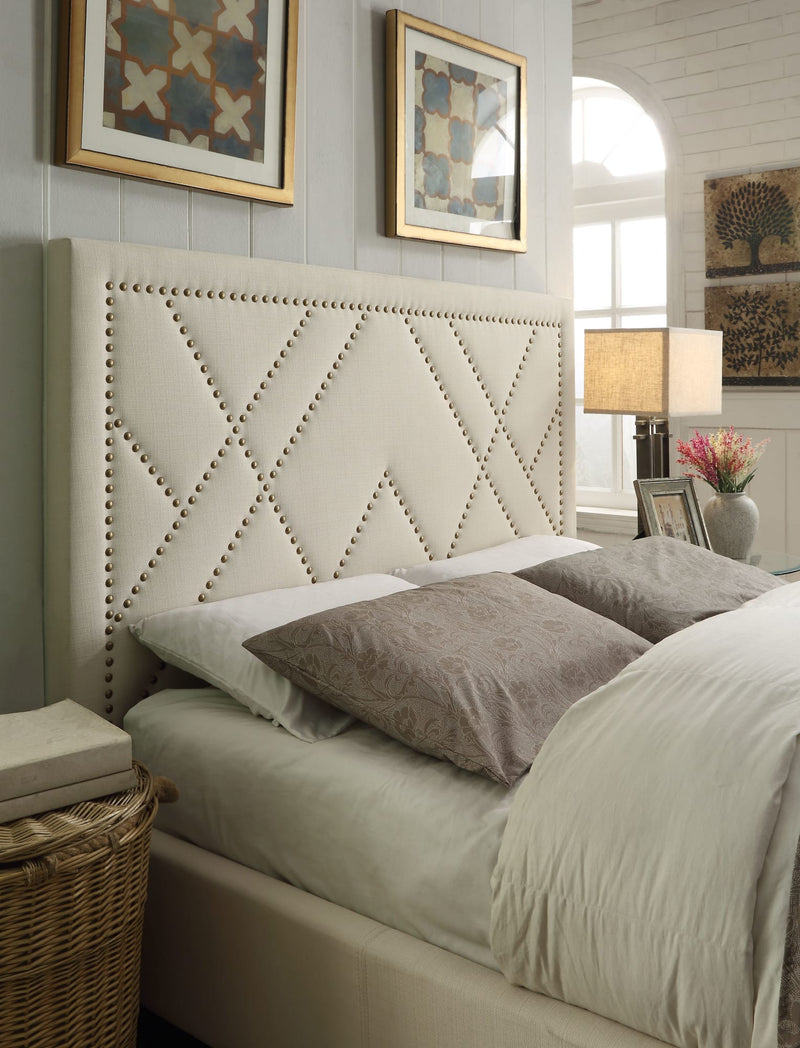 Vienne Full-size Nailhead Patterned Platform Storage Bed in Powder