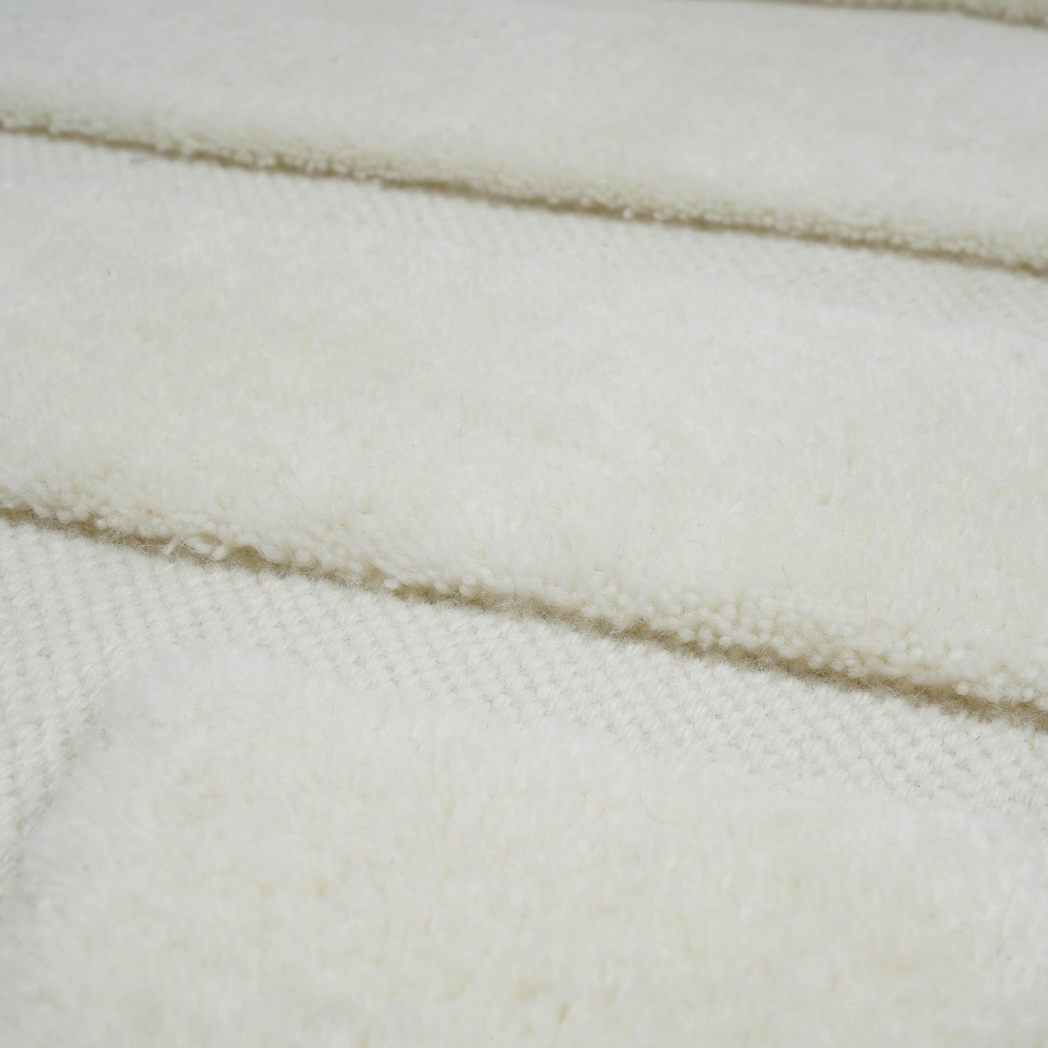 Loop White 5' x 8' Area Rug