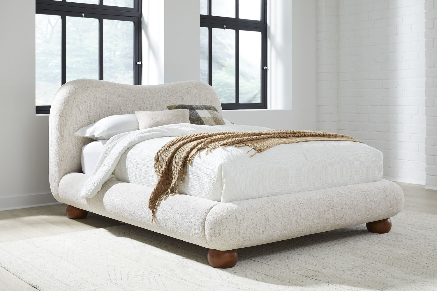 Afra Queen-size Chenille Upholstered Wood Leg Platform Bed in Chinchilla